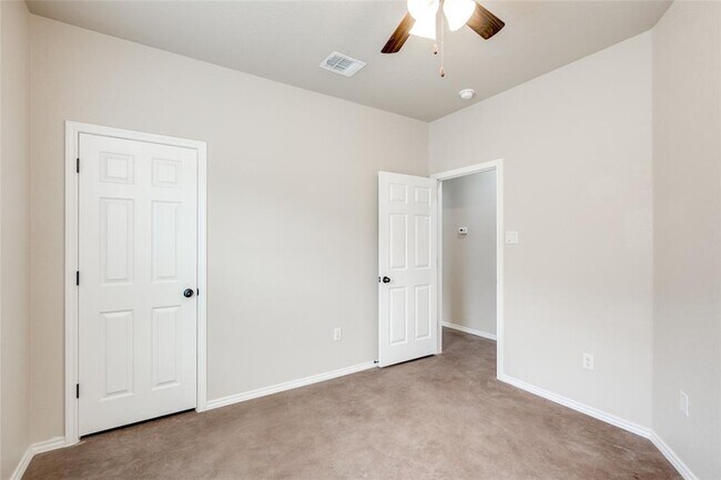 Building Photo - 2545 Pahmeyer Rd