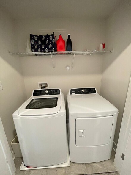 Building Photo - 1235 Greylock Ln