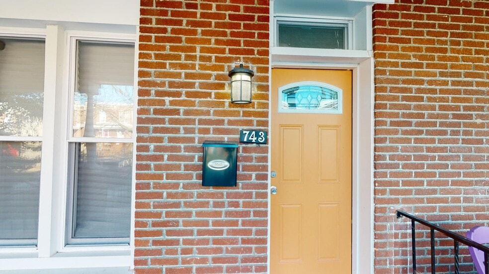 Building Photo - Beautiful Waverly townhouse near Johns Hopkins University