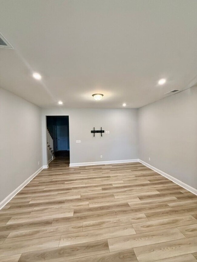 Building Photo - 1526 Cedar Tree Dr