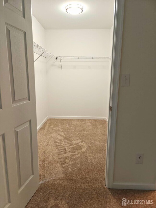 Building Photo - 1221 Waterford Dr