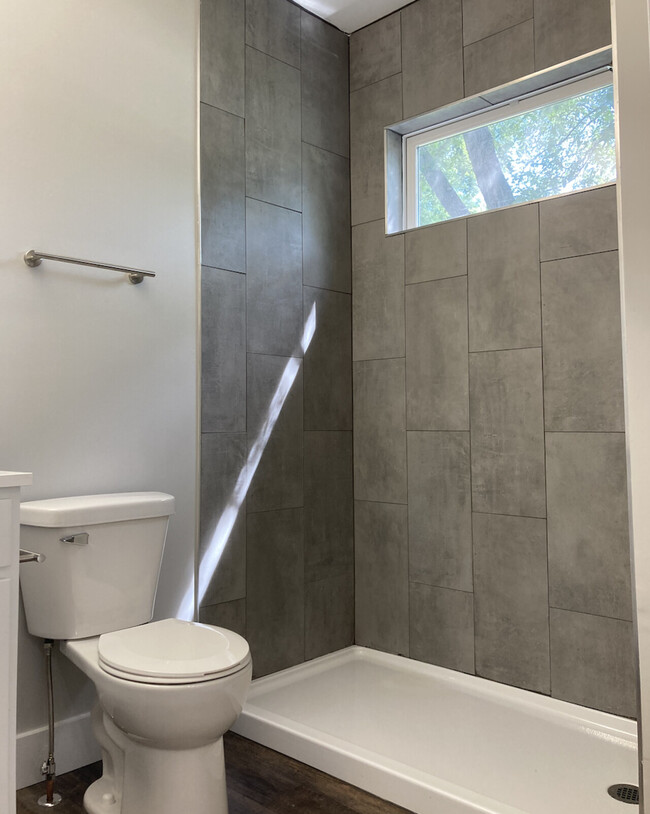 Building Photo - 1229 Sorin