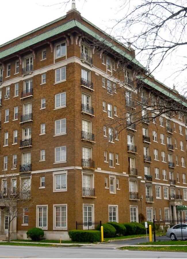 Building Photo - Fairfield Manor