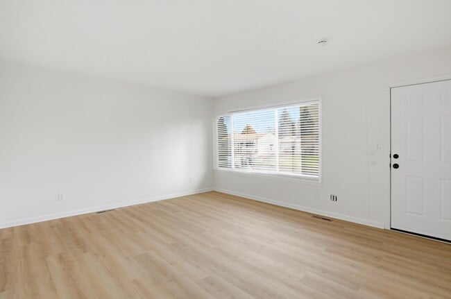 Building Photo - 3607 Sunridge Dr