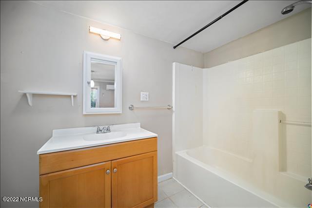 Building Photo - 203 S Elm St
