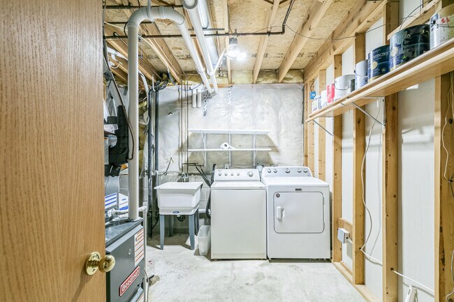 Building Photo - 1008 Oak St