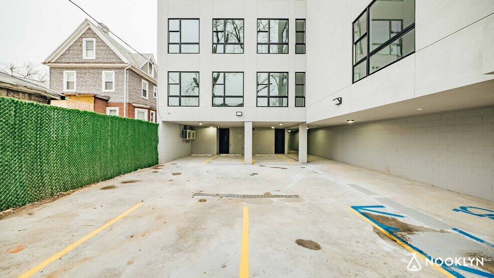 Building Photo - 282 E 32nd St