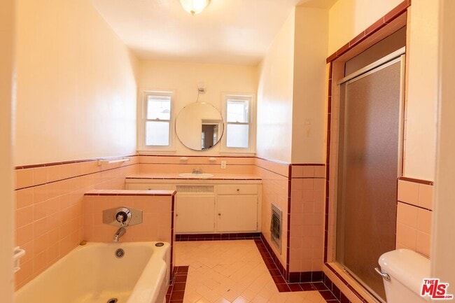 Building Photo - 8537 Cashio St