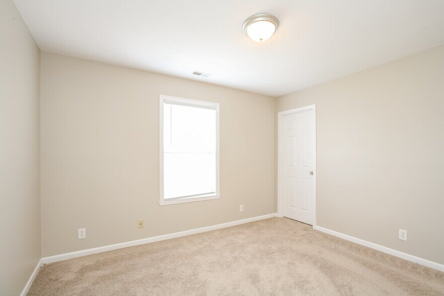 Building Photo - 8538 Baypointe Dr