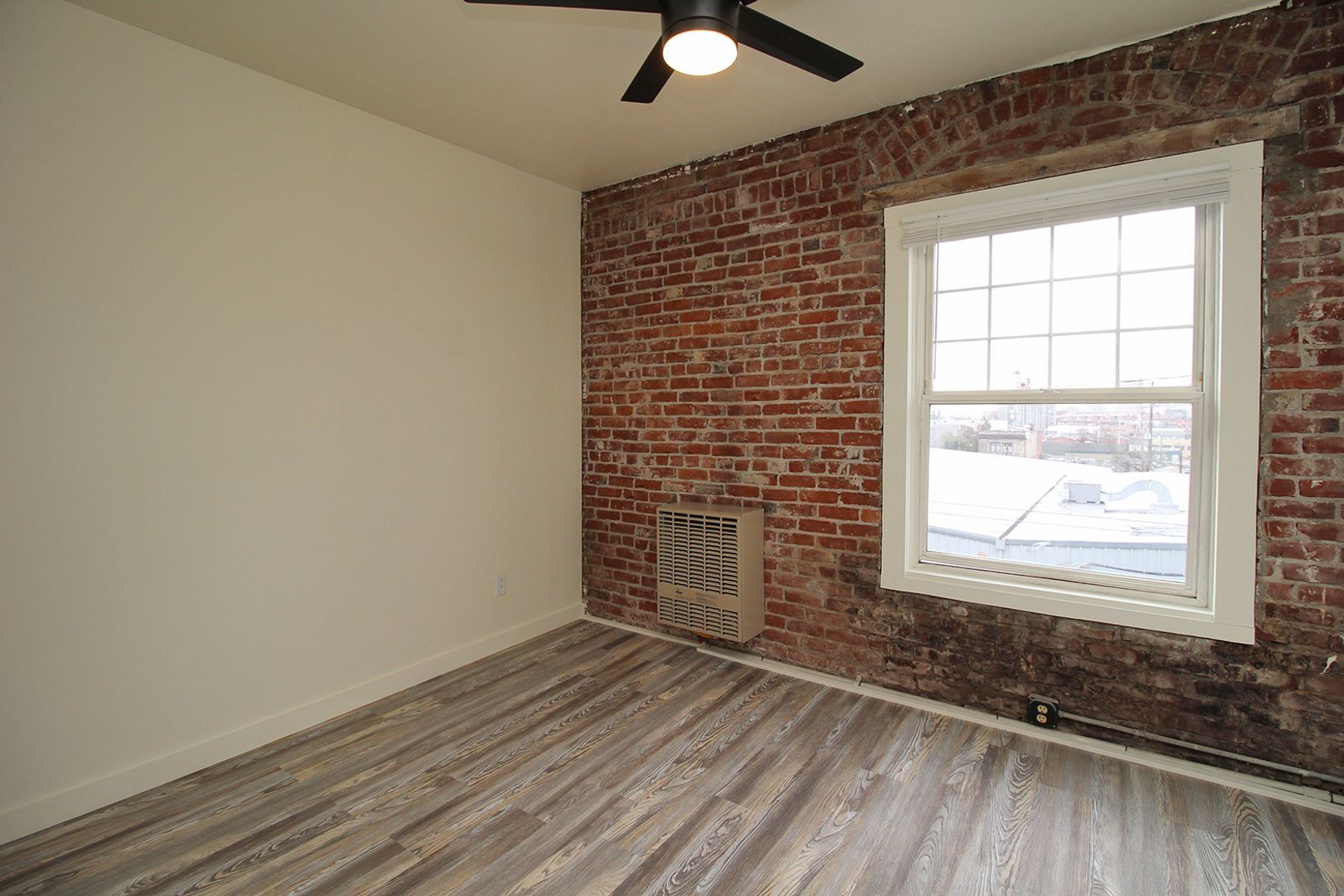 Building Photo - 843 N Knott St