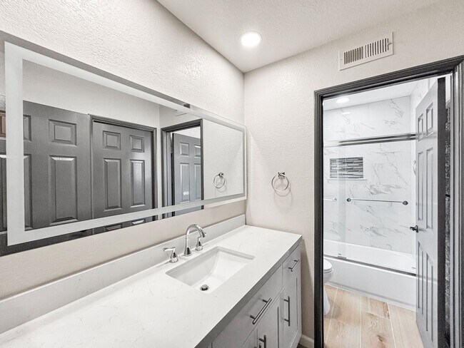 Building Photo - Spacious & Upgraded 4 Bedroom, 3 Bath Home...