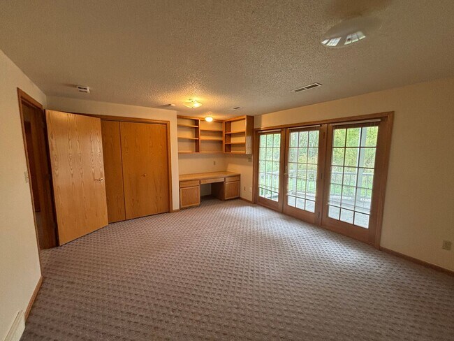 Building Photo - 154-154 Cayman St