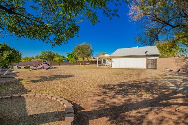 Building Photo - 2321 E Enid Cir