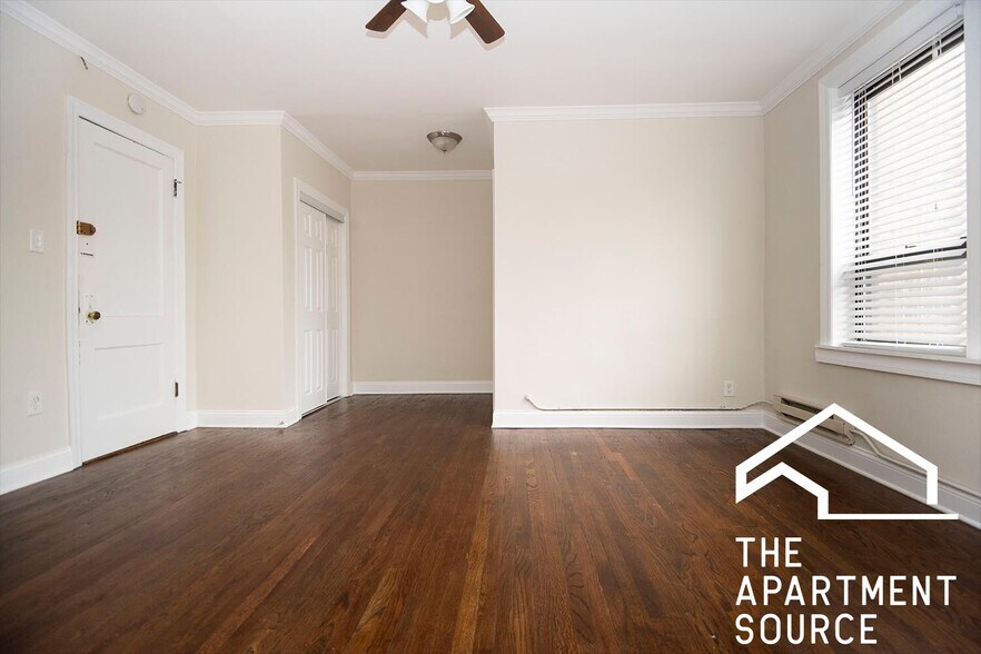 Building Photo - 3345 N Marshfield Ave