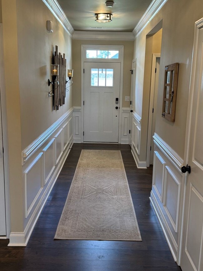 Building Photo - Beautiful 4 Bedroom Single Family Home