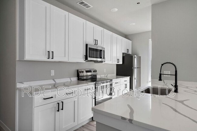 Building Photo - 948 S Corinth St Rd