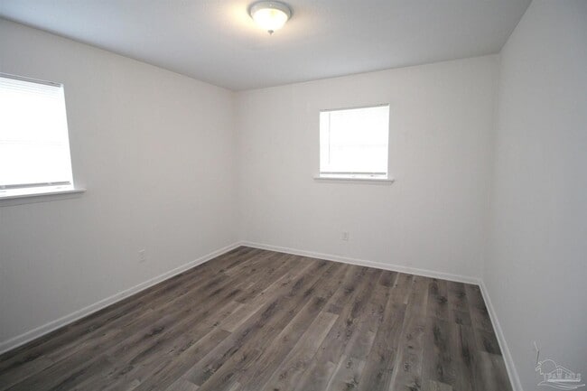 Building Photo - 404 Ladybird Ln