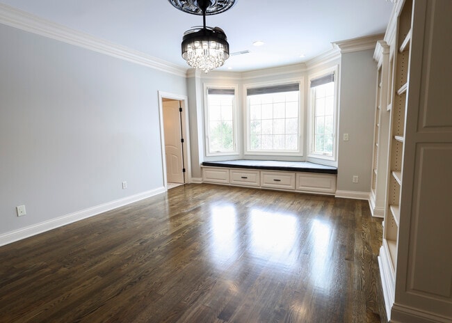 Building Photo - 9020 Whisperinghill Dr