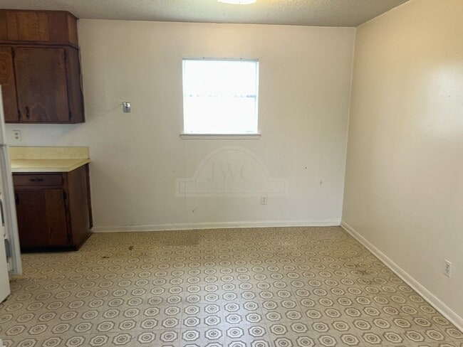 Building Photo - 207 W Avenue A