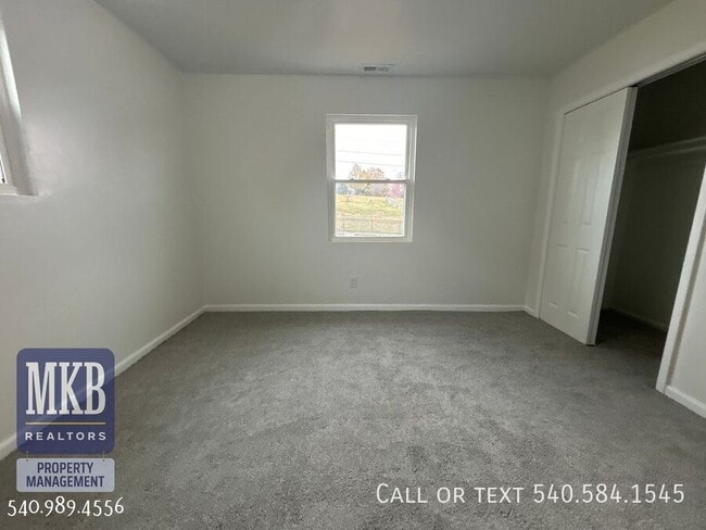 Building Photo - 1227 Ruddell Rd