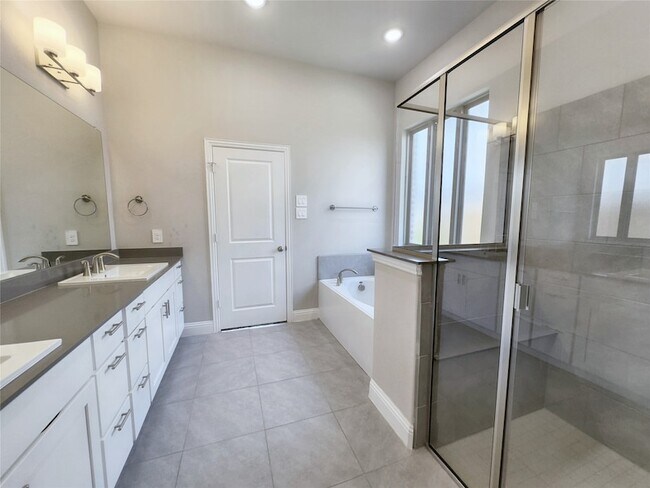 Building Photo - 3119 Grandview Dr