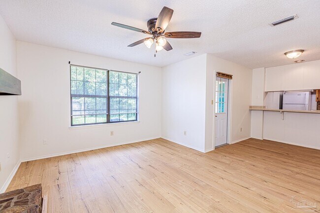 Building Photo - 6242 Ridgegate Cir