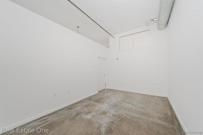 Building Photo - 211 E 9 Mile Rd