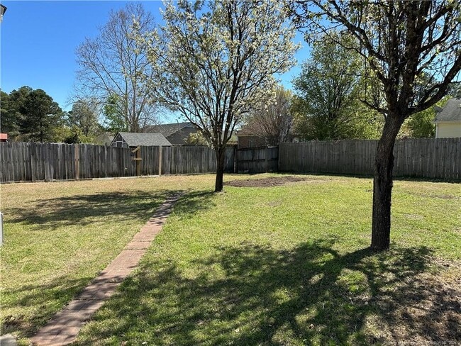 Building Photo - 6413 Brookshire St