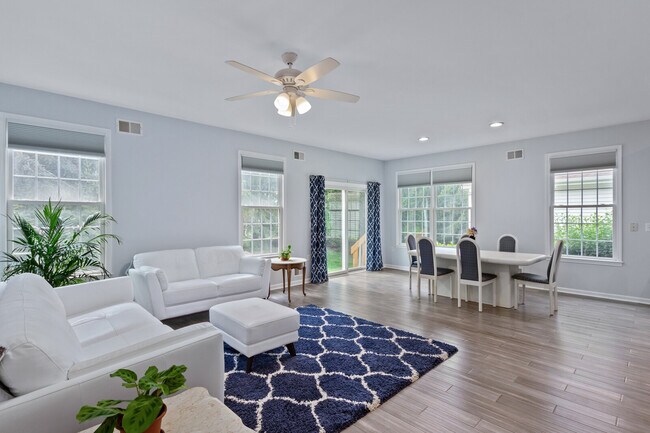 Building Photo - 33 Tallman Ln