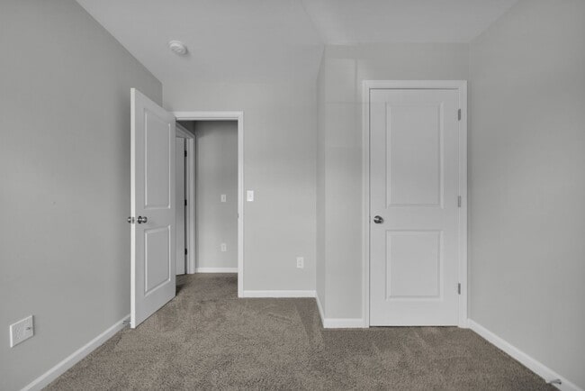 Building Photo - Welcome to Bethlehem's Central Park West