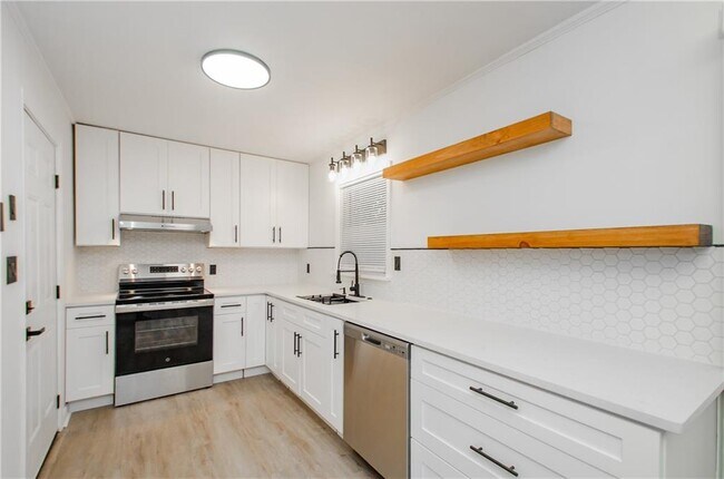 Building Photo - 3833 Wedgefield Cir