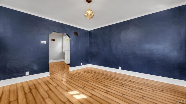 Building Photo - 6622 Crest Ave