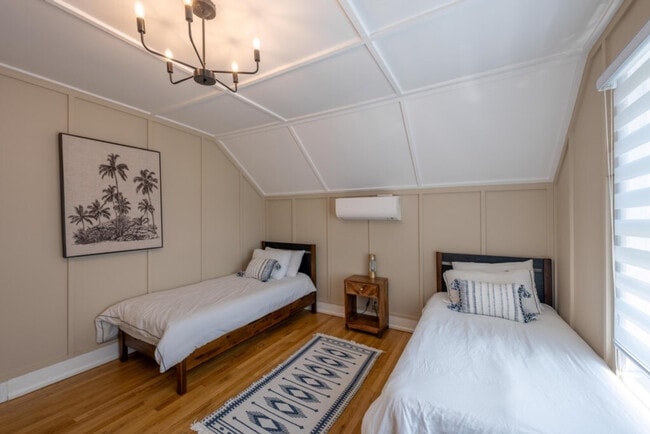 Building Photo - 139 W 4th Ave