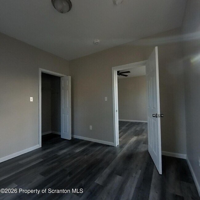 Building Photo - 1513-1515-1515 Vine St