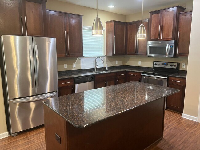 Building Photo - Lovely Home in Palmetto Pointe!-FREE Month Special!