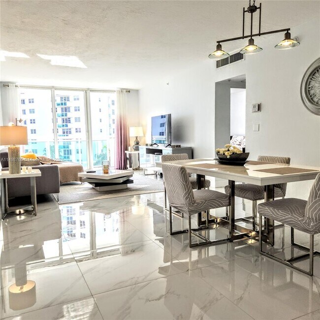 Building Photo - 3000 S Ocean Dr