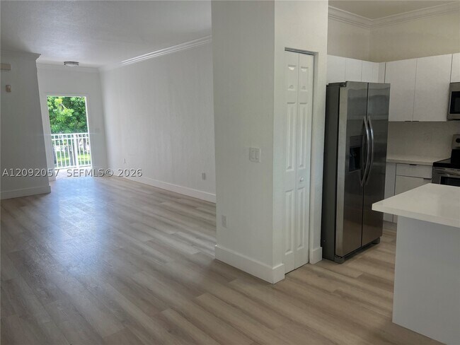 Building Photo - 372 NE 26th Pl
