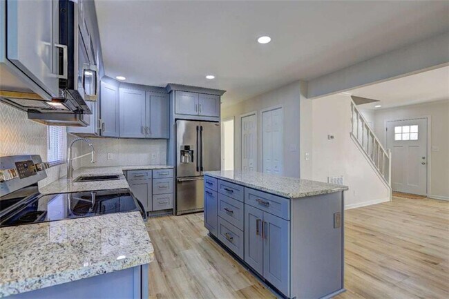 Building Photo - 95 Pine Grove Cir