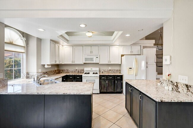 Building Photo - Single Story Northwest 3 Bedroom Pool Home