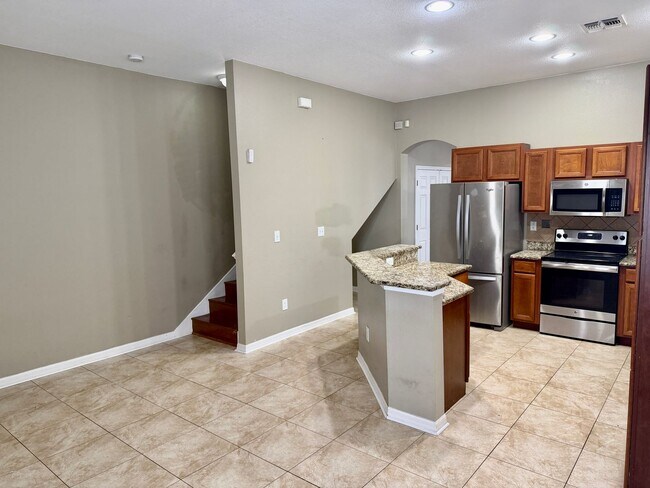 Building Photo - 1808 E Columbus Dr