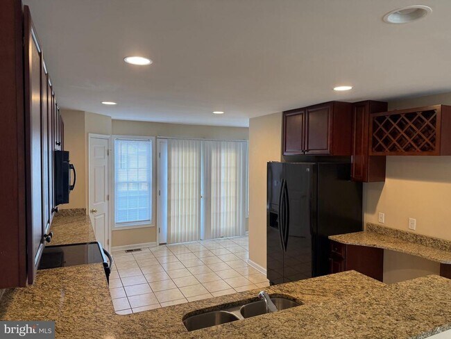 Building Photo - 202 Bell Tower Ct