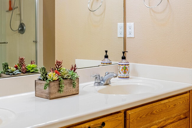 Building Photo - 9719 Calle Chamisa NW