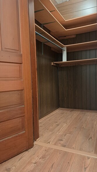 Building Photo - 32 Douglas St