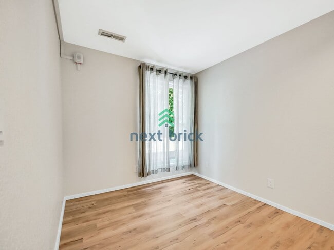 Building Photo - Charming 2 Beds and 1 Bath Condo Available...