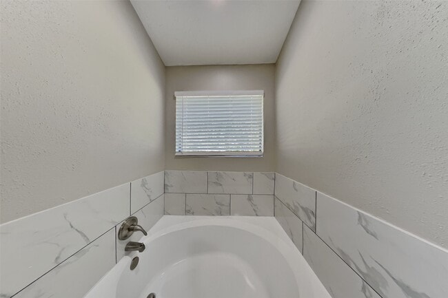 Building Photo - 8415 Sparkling Springs Dr