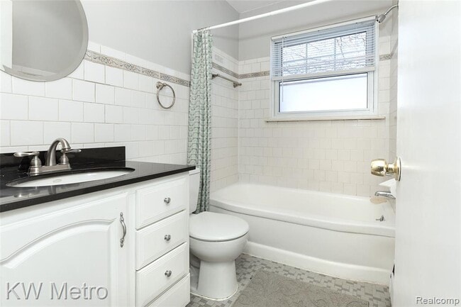 Building Photo - 2817 W 13 Mile Rd