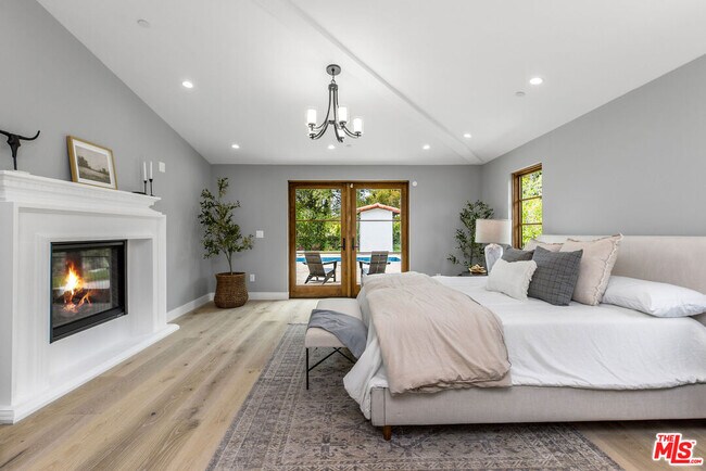 Building Photo - 6888 Alta Vista Dr