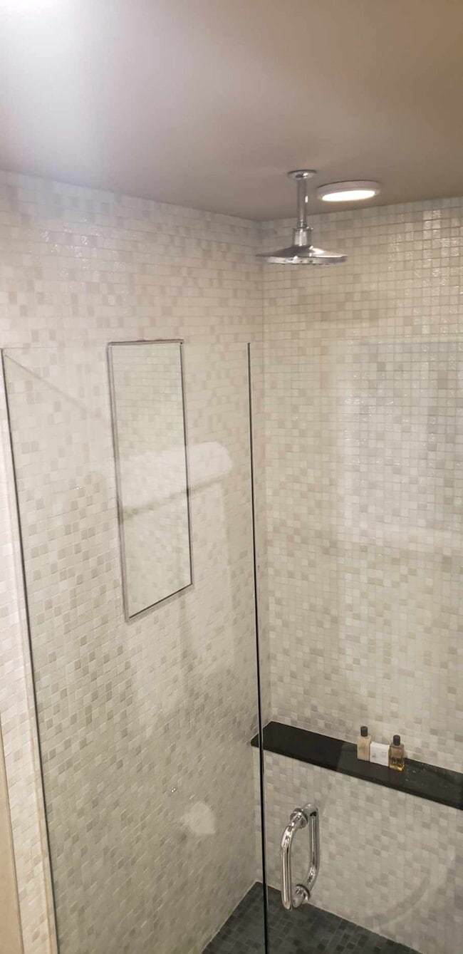 Building Photo - 3000 Paradise Rd