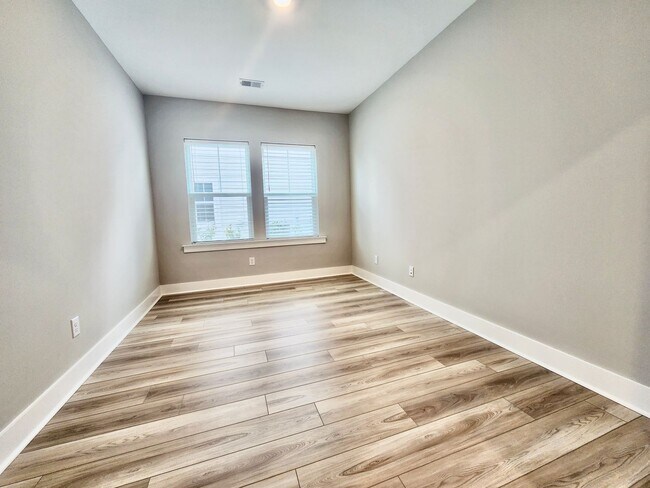 Building Photo - Like new in Midtown - 3 bedrooms plus additional flex spaces - Nexton