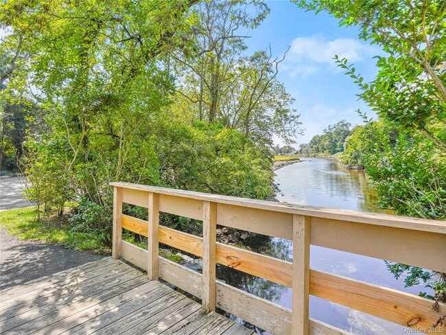 Building Photo - 1035 Shore Acres Dr